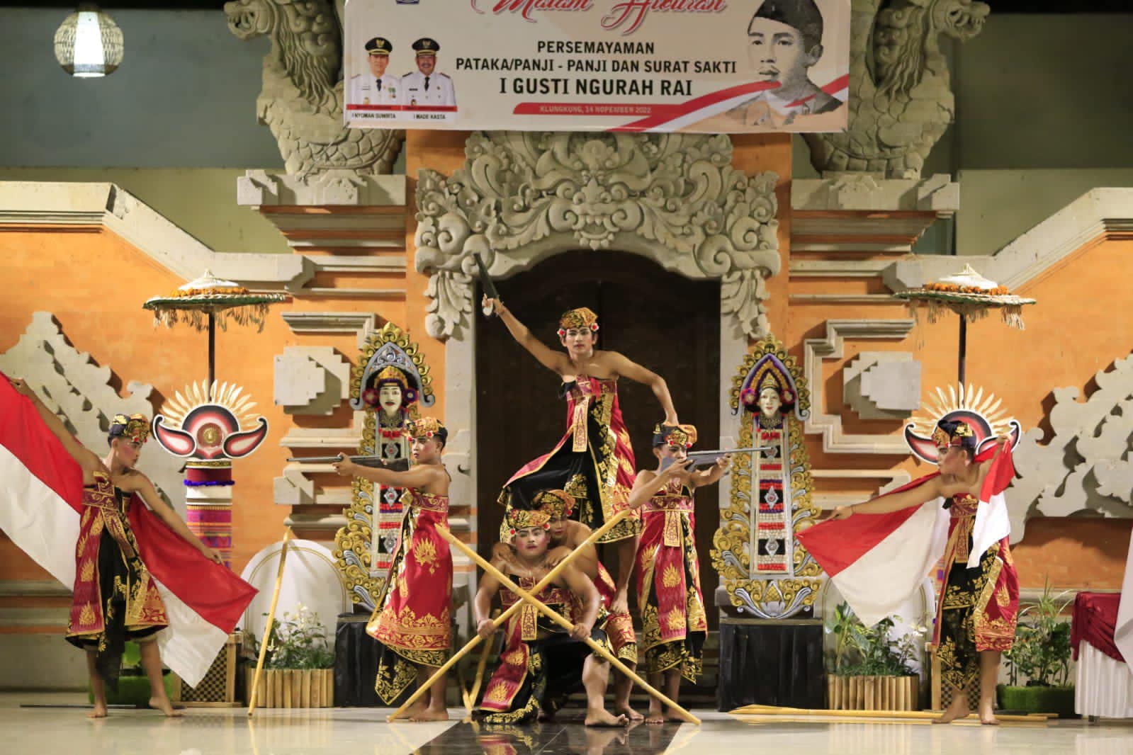 Bupati Suwirta Hadiri Malam Hiburan Pasemayaman Panji-Panji dan Surat Sakti I Gusti Ngurah Rai.