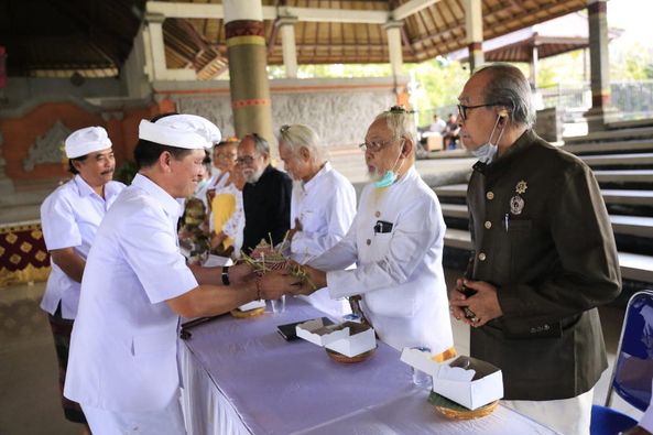 Melalui Acara Dharma Santi Hari Suci Nyepi Tahun Saka 1945 Bupati Suwirta Ajak Umat Gelorakan Spirit