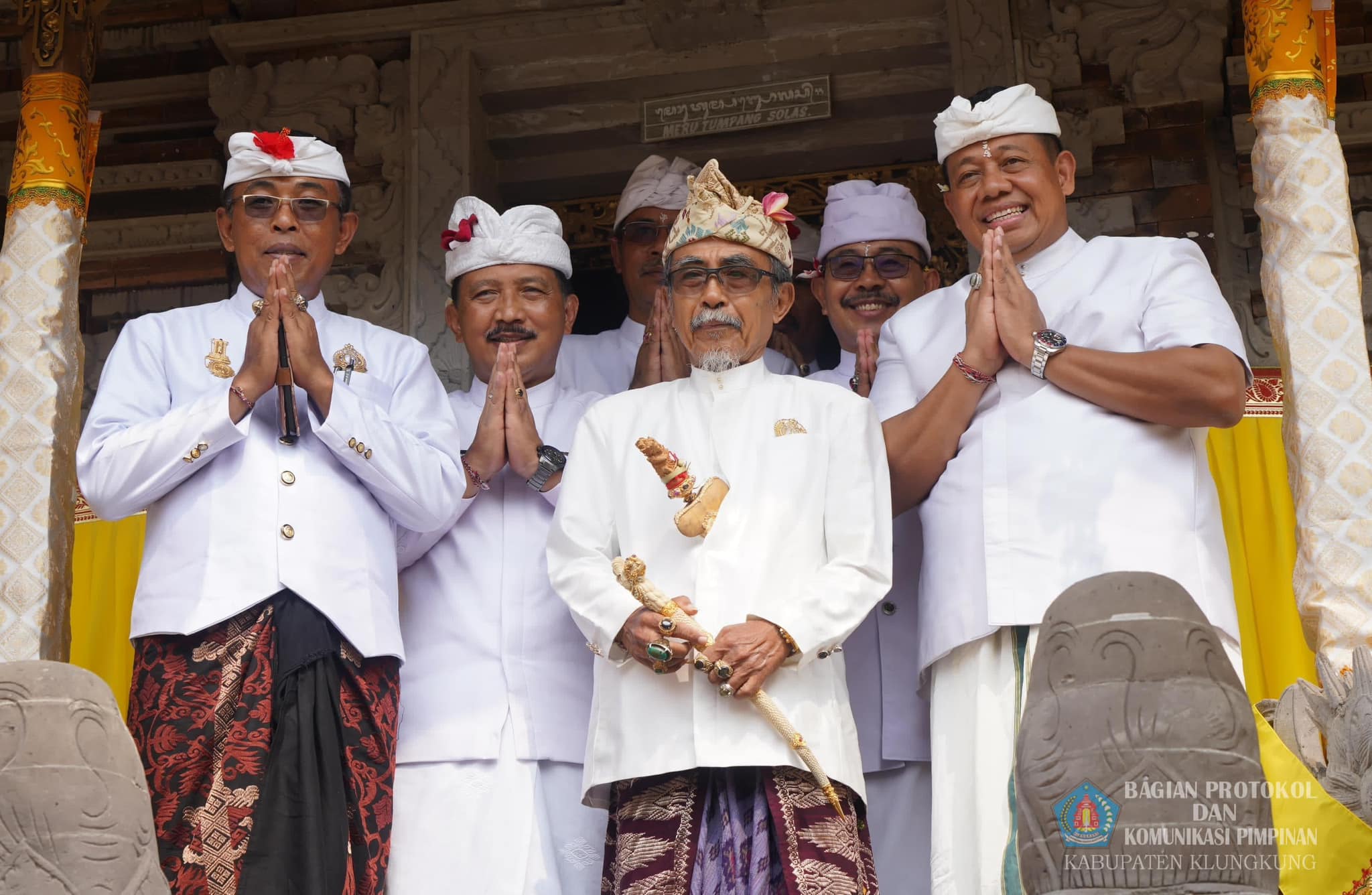 Penjabat Bupati Klungkung menghadiri puncak Upacara Karya di Pura Agung Kentel Gumi