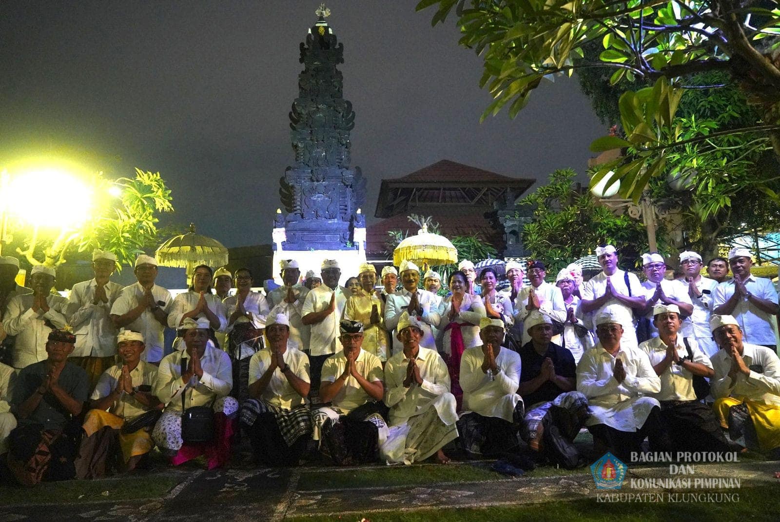 Sembahyang Bersama di Pura Agung Wira Satya Bhuana