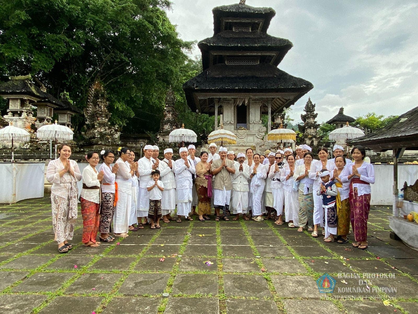 Sembahyang Bersama di Pura Lempuyang