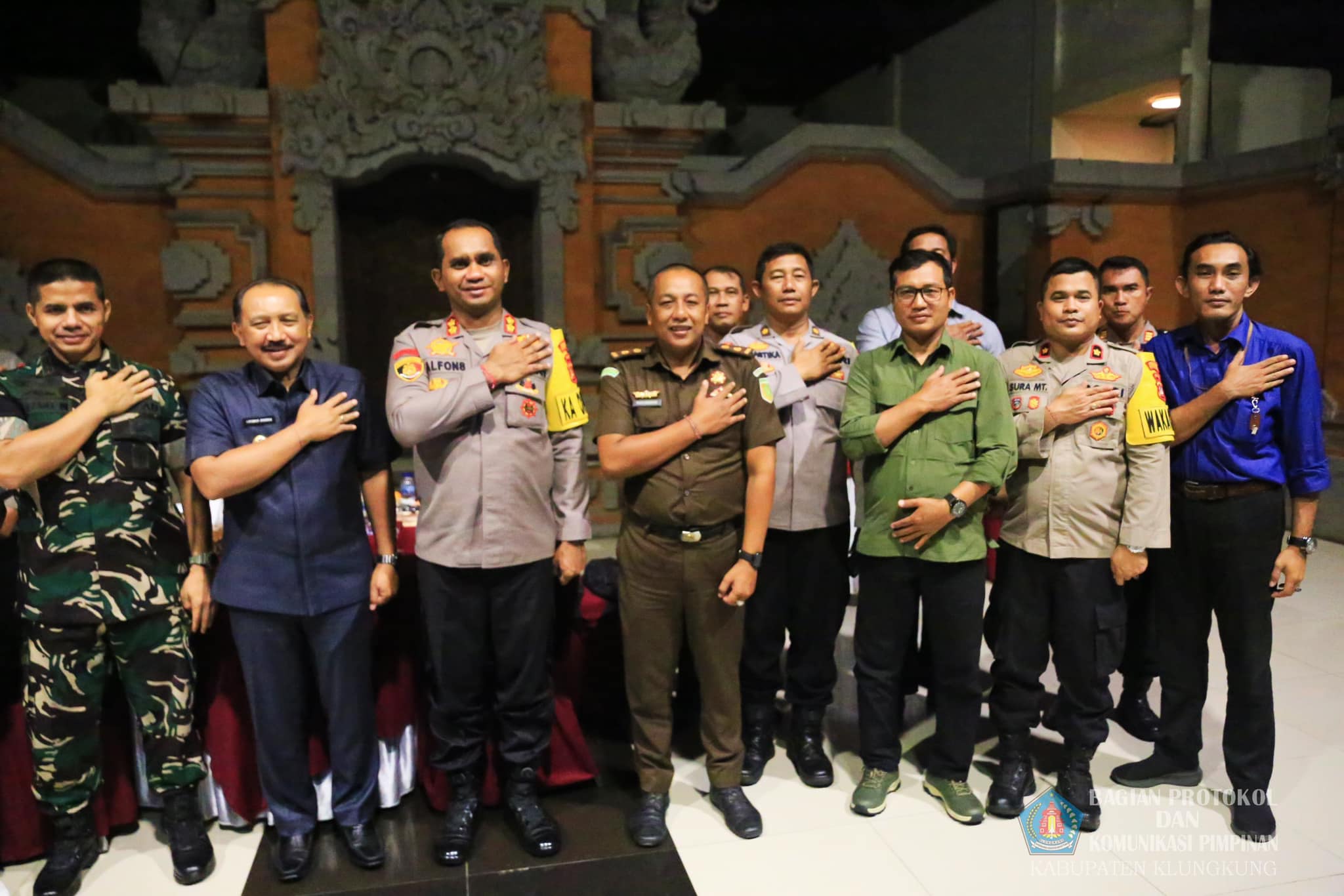 Pj. Bupati I Nyoman Jendrika Hadiri Pemantauan Siskamtibmas Malam Pergantian Tahun Baru 2025 