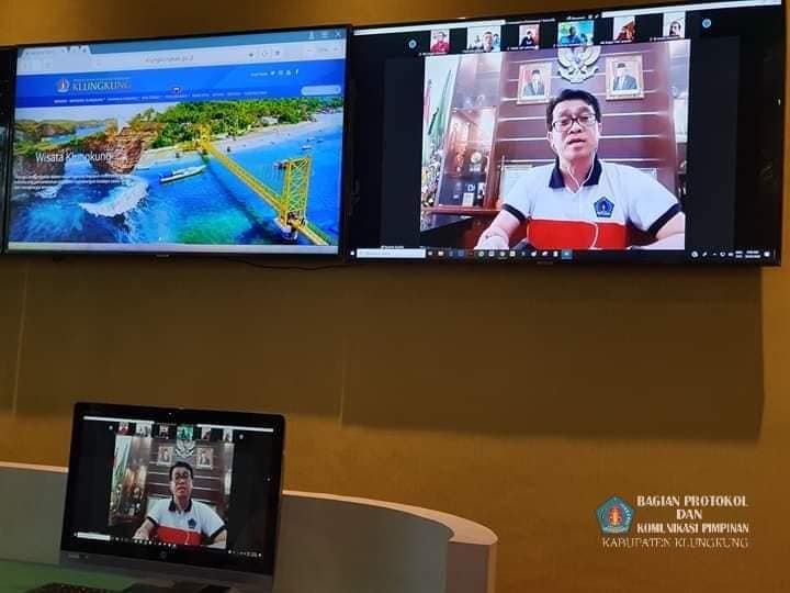 Cegah Penyebaran COVID-19, Bupati Suwirta Gelar Rapat Lewat Video Conference
